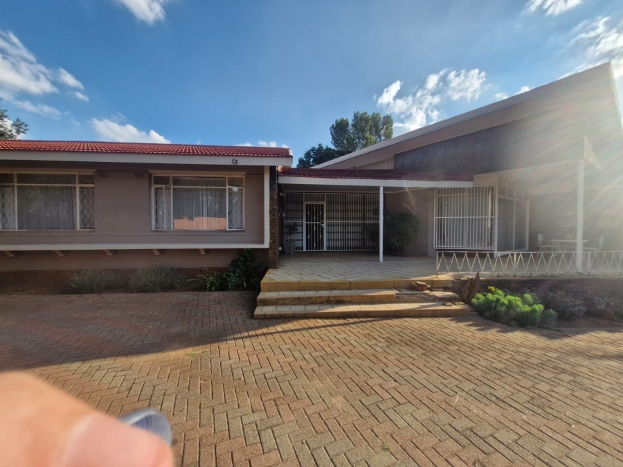 To Let 3 Bedroom Property for Rent in Flamwood North West